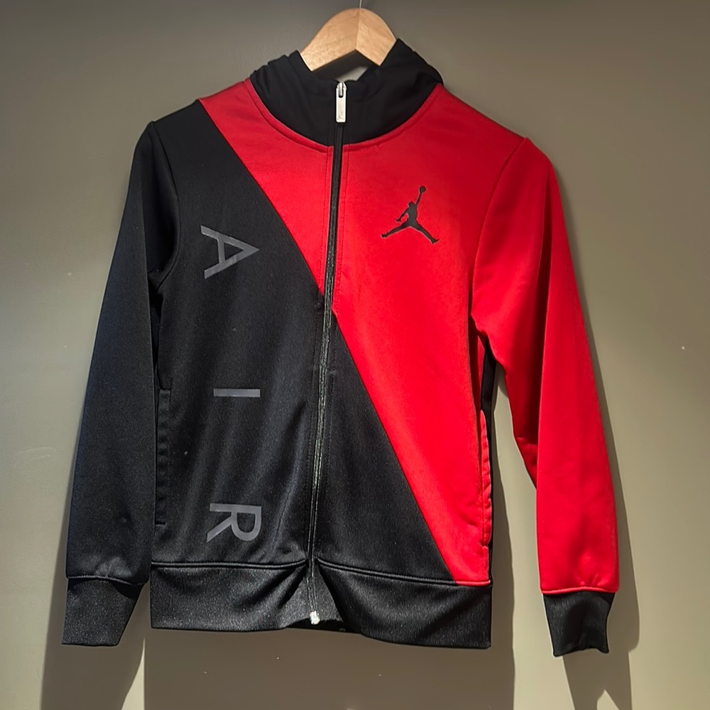 Jordan Therma Fit Black / Red Boys Zipper Jacket Hoodie Sz Medium - Picture 1 of 5